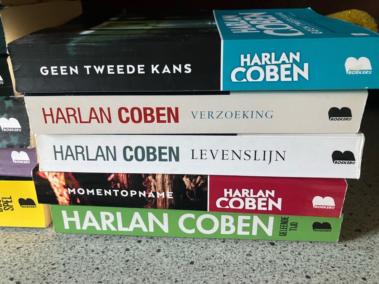Boeken, John Grisham, Harlan Coben, Hakan Nesser en Philip Rosenberg.