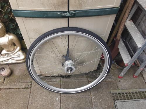 28 inch shimano voorwiel, naafdynamo, rollerbrake rem
