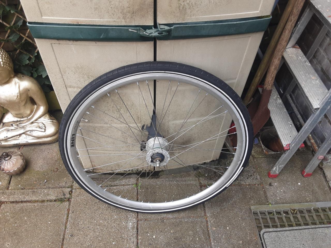 28 inch shimano voorwiel, naafdynamo, rollerbrake rem