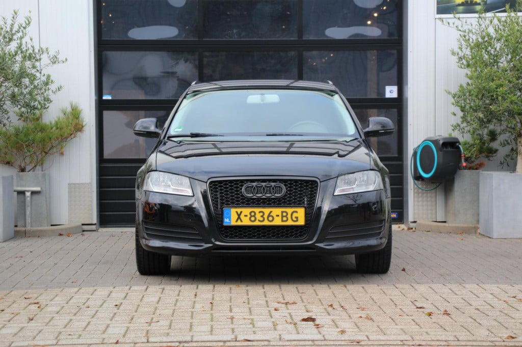 Audi A3 sportback 1.4 tfsi attraction - carplay wireless - navi - clima - 1
