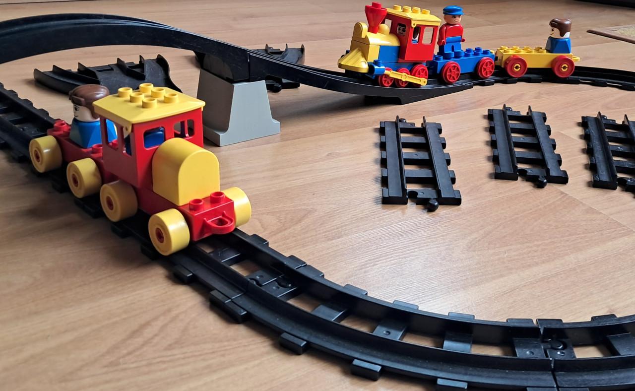 Duplo treinbaan met spoorbrug, rails en wissels
