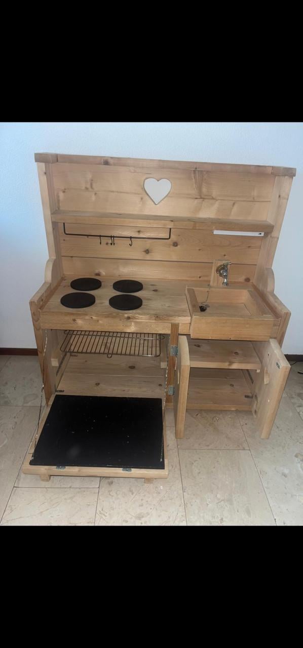 Steigerhouten speelkeuken