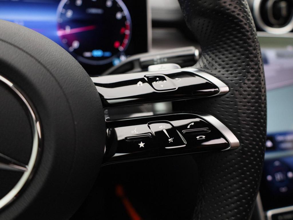 Mercedes-Benz C-Klasse 180 amg line | automaat | panoramadak | trekhaak | v