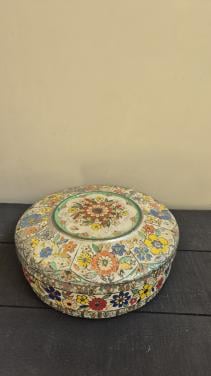 Beschrijving  Vintage koektrommel  Metaal, in goede staat