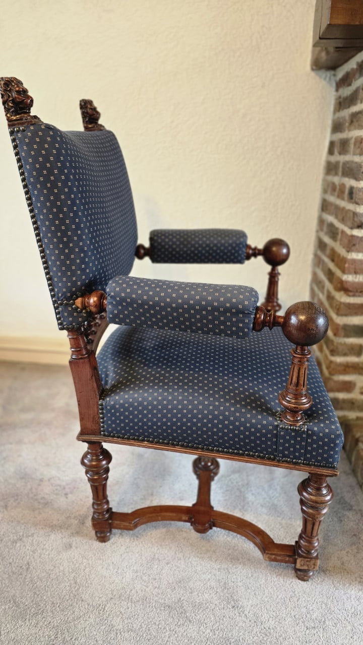 🤎 Schattig vinted fauteuiltje met fraai houtsnijwerk🤎