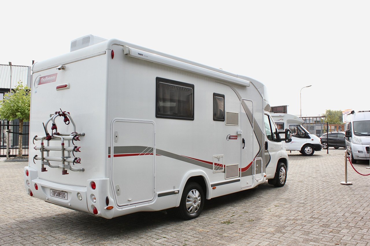 Challenger Genesis 288EB(Queensbed + Hefbed)