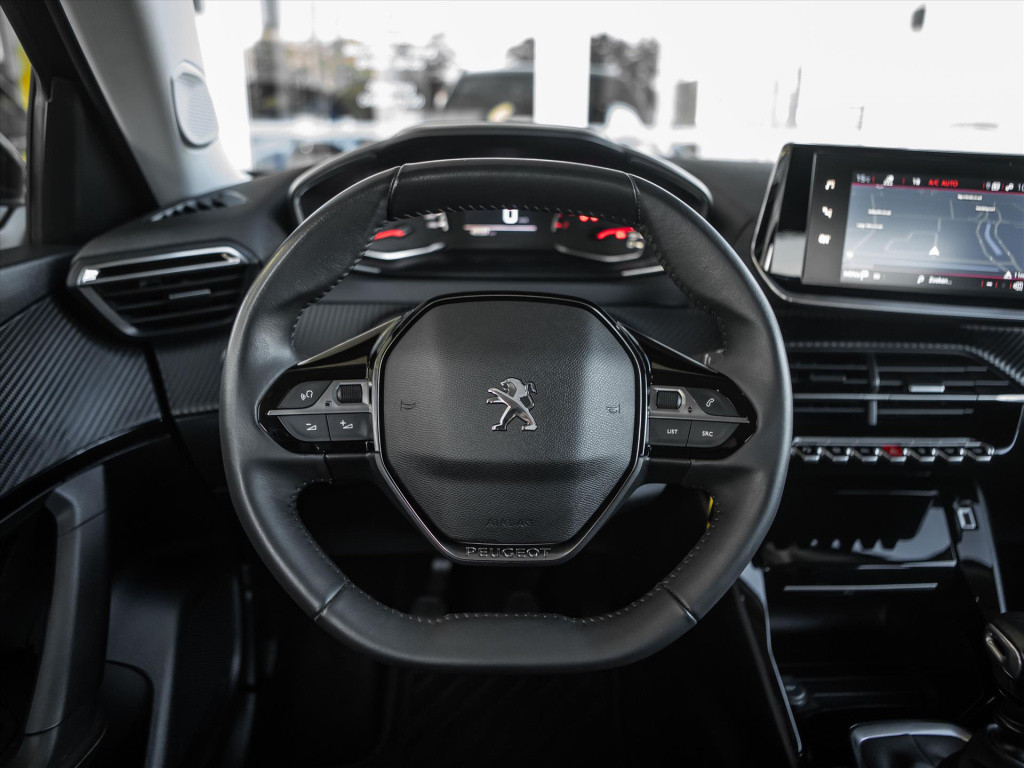 Peugeot 2008 1.2 puretech 130pk allure pack | navigatie | trekhaak | camera