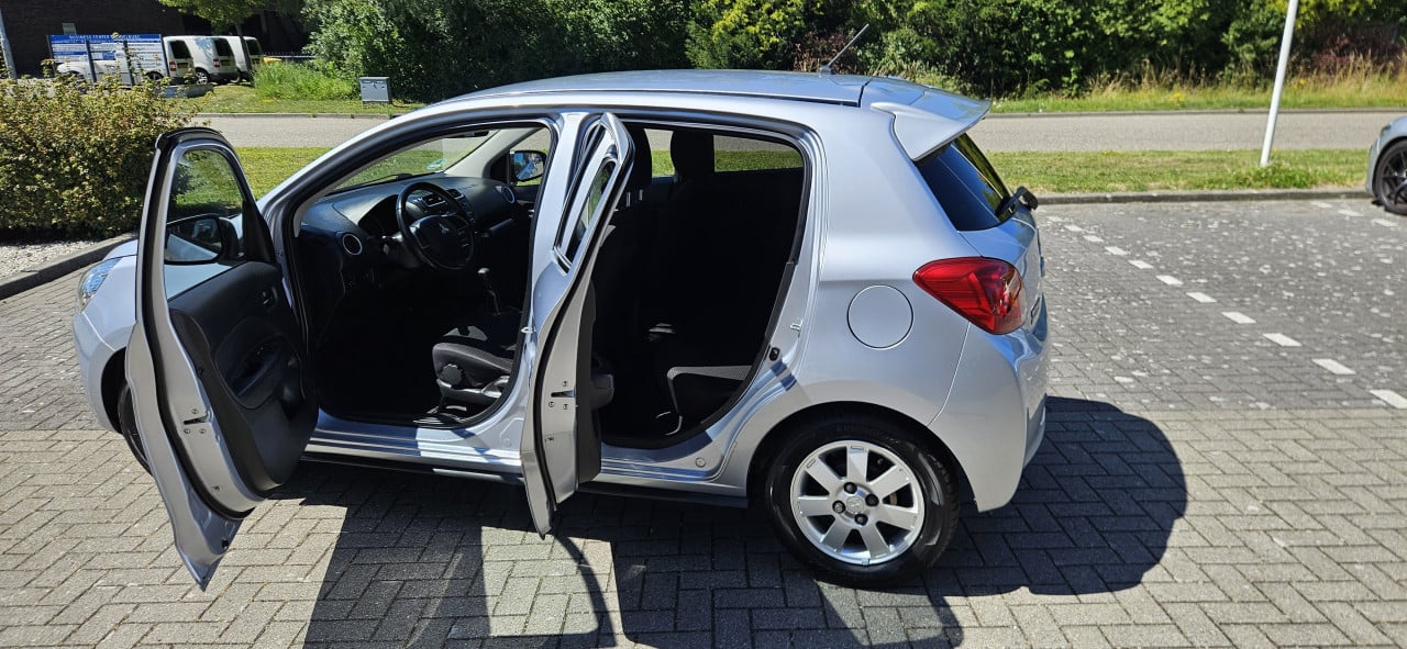 Zuinige 5 drs MITSUBISHI SPACE STAR Bright Bj. 2014 / NL AUTO / NAP /