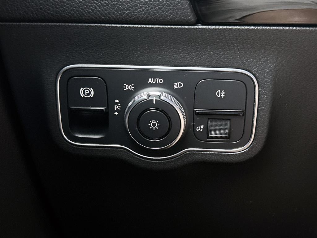 Mercedes-Benz B-Klasse 180 business solution amg | stoelverwarming | amg li
