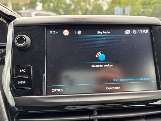 Peugeot 208 blue l. allure 1.2 pt-82pk | navigatie & bluetooth & applecarpl