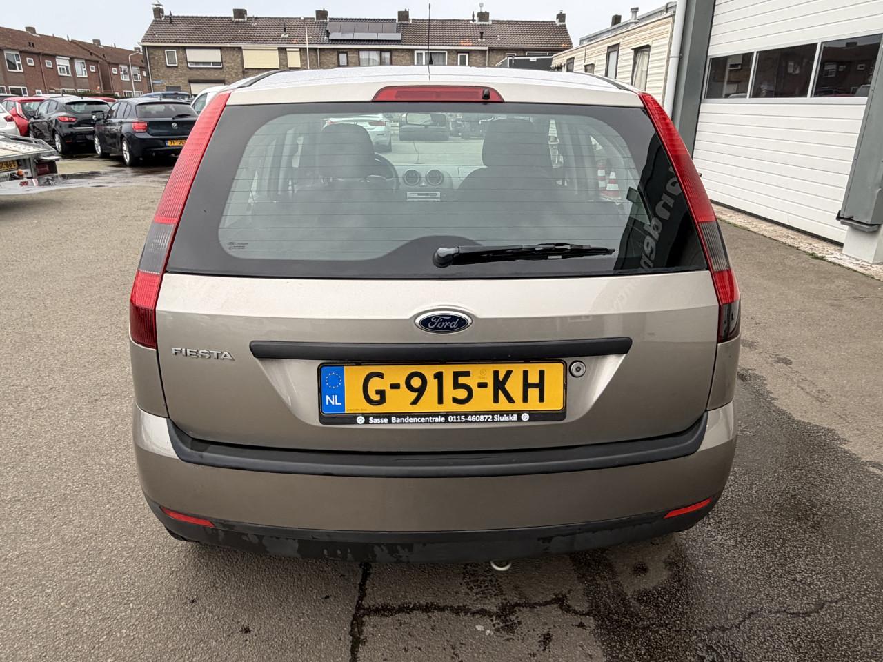 Ford Fiesta 1.3i Ambiente 5 deus ! ! !