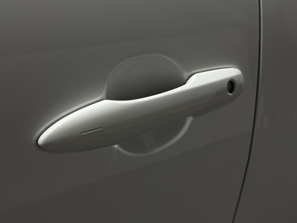 Toyota Yaris 1.5 hyb. 115 first edition | pdc |