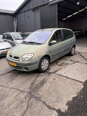 Renault met een voljaar apk!