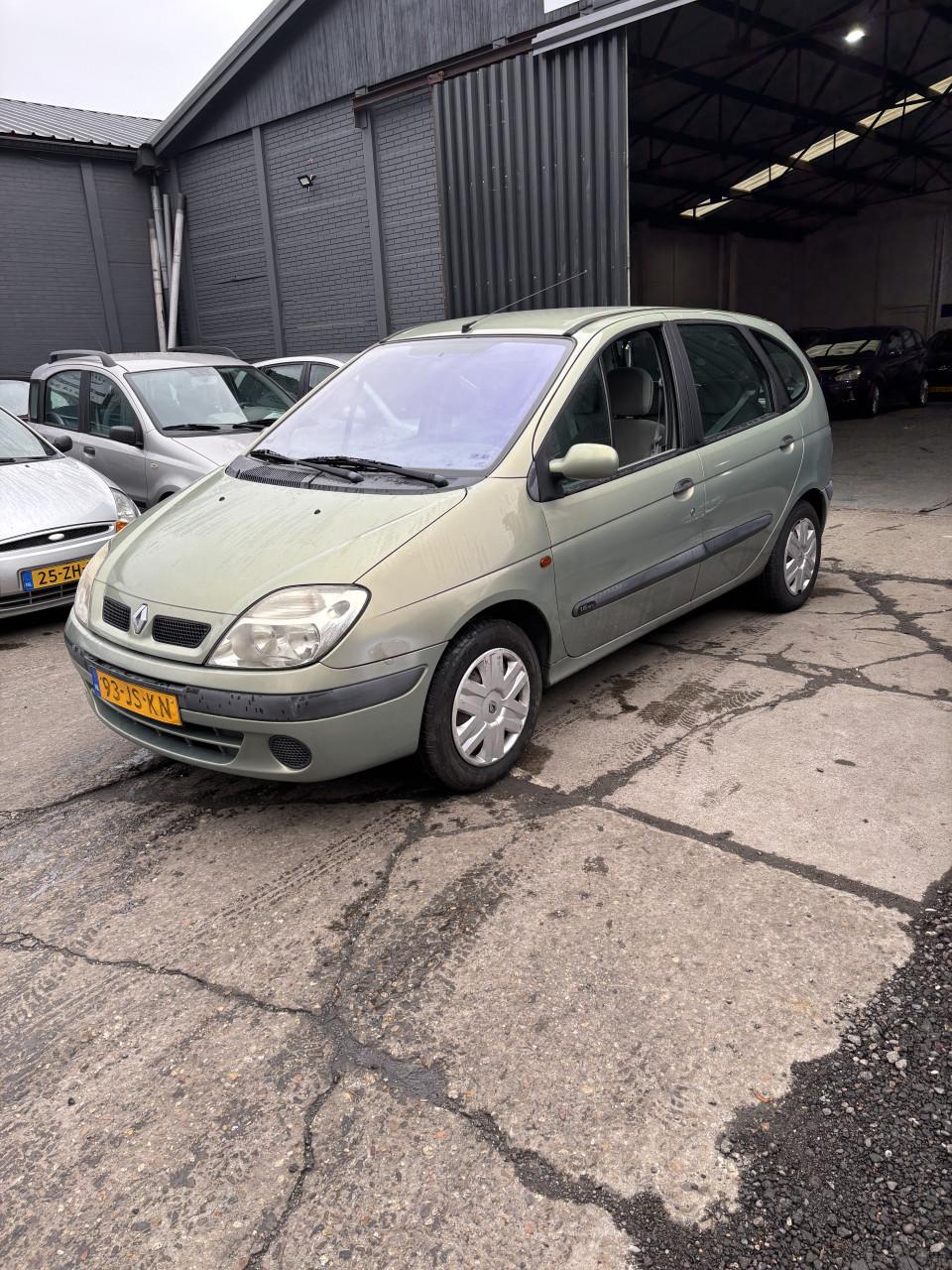 Renault met een voljaar apk!