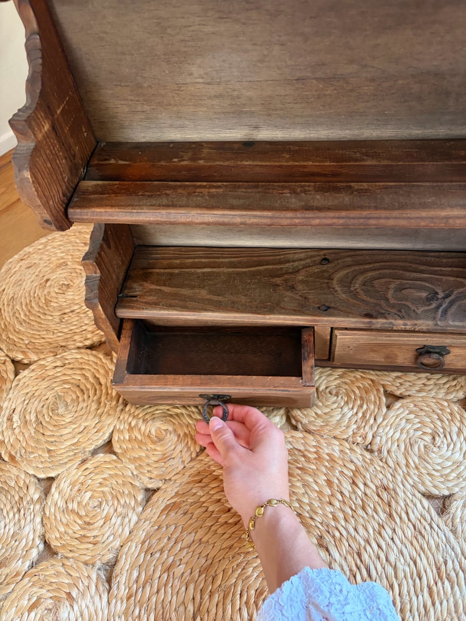 Vintage houten wandkast | houtsnijwerk