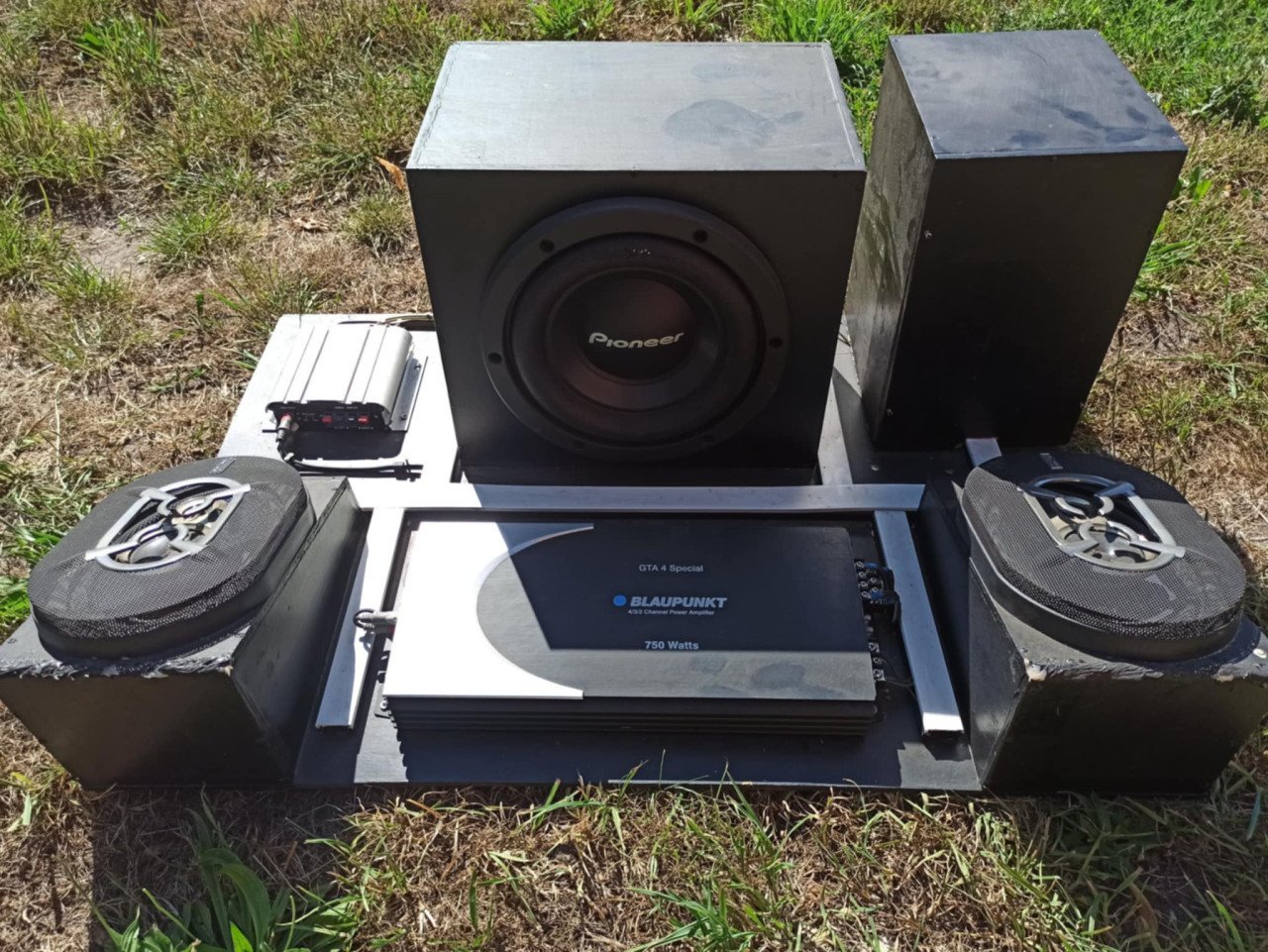Radio Sony, speakers Axton, blaupunkt GTA 4 special