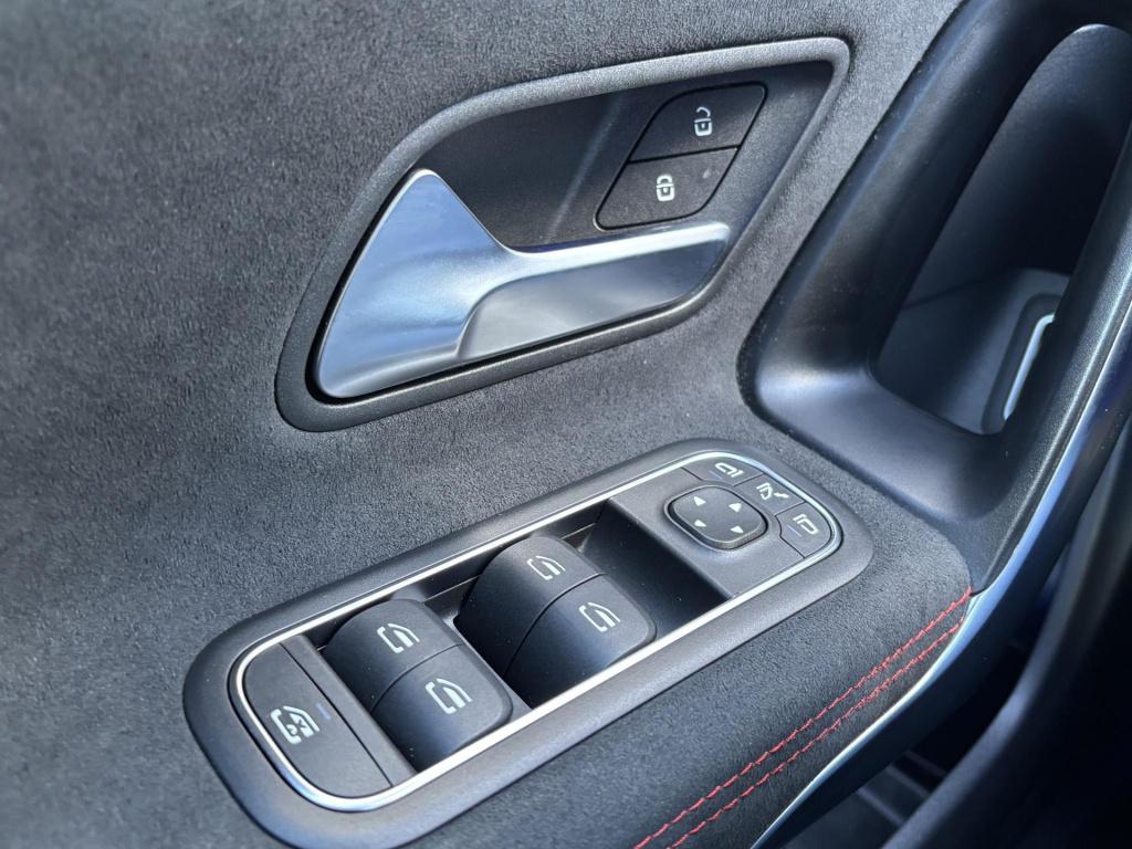 Mercedes-Benz Cla 250 e amg line premium plus pack, panoramadak + nl-auto!