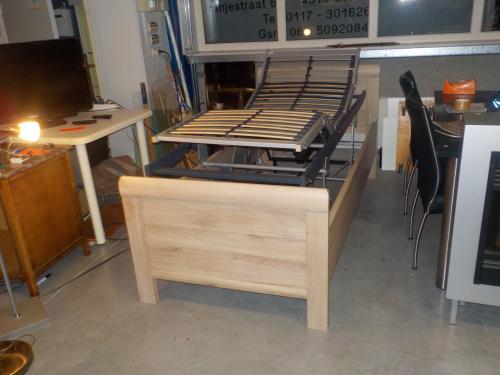 Elektrisch hoog/laag ledikant 90 x 200 cm in nieuw staat