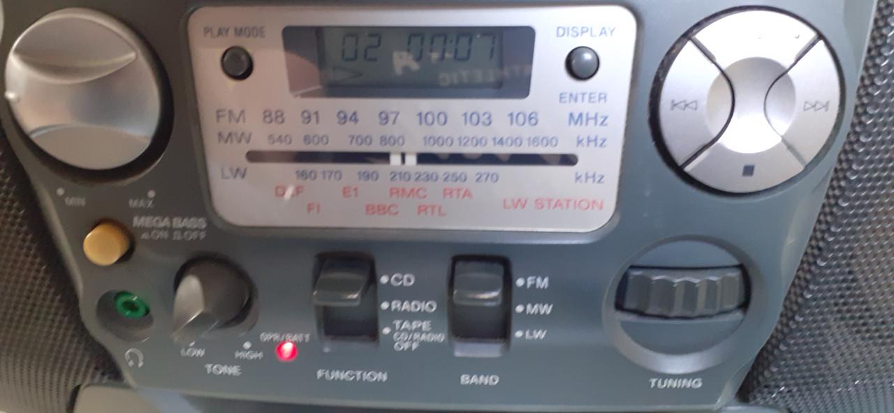 Sony draagbare radio cd cassete speler nieuw staat