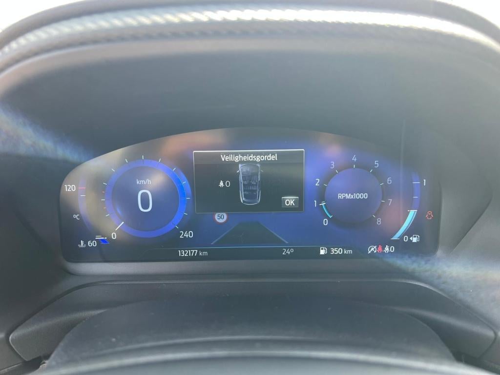 Ford Puma 1.0i ecoboost hybrid 125pk st-line x , voorruitverwarming , stuur