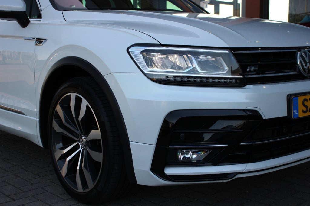 Volkswagen Tiguan 1.4 tsi 4motion r-line | pano | v.c. | acc | el. trekhaak