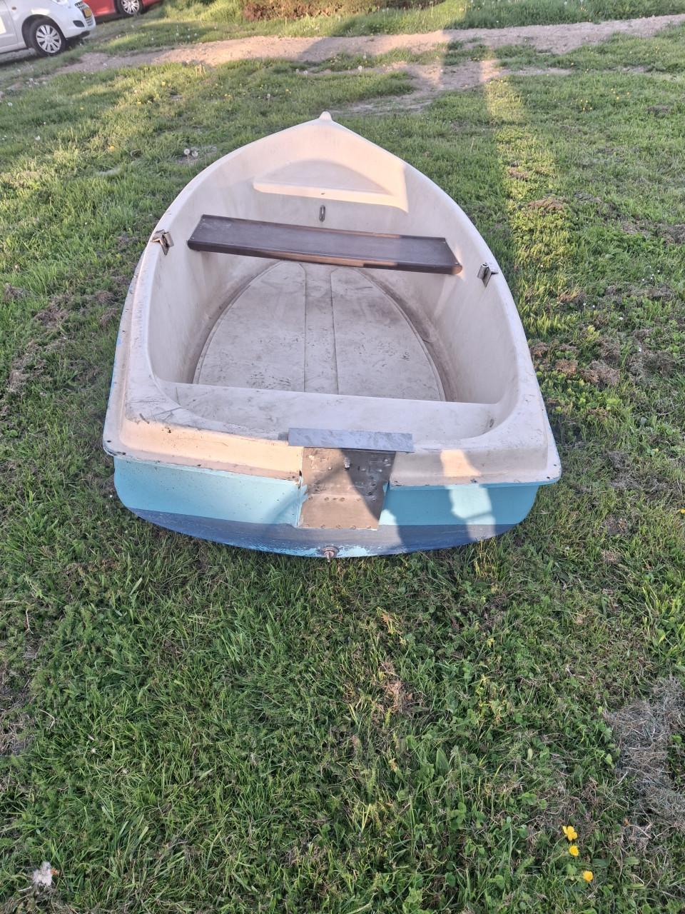 Polyester boot roeiboot in goede staat-2.2 meter-event. met 2.5pk Yamaha