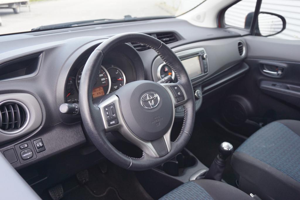 Toyota Yaris 1.0 vvt-i aspiration airco / navi / camera / bt / elektr. rame