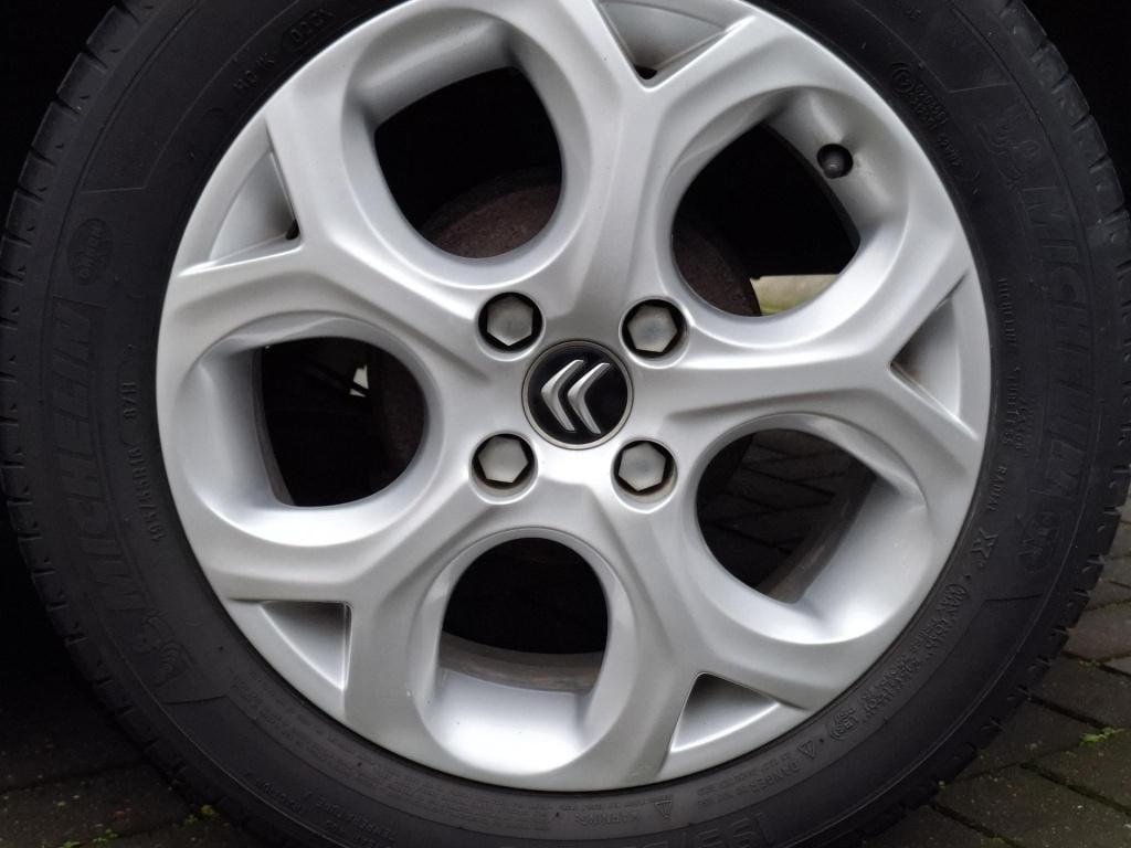 Citroen C3 1.4i selection clima/lmv/trekhaak lage km.stand!