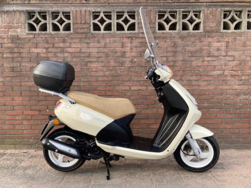 MOOIE PEUGEOT NEW VIVA CITY SNOR SCOOTER MET WINDSCHERM+TOPKOFFER