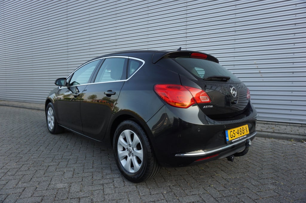 Opel Astra 1.4 turbo blitz - 1e eigenaar - airco / navi / cruise / elektr. 