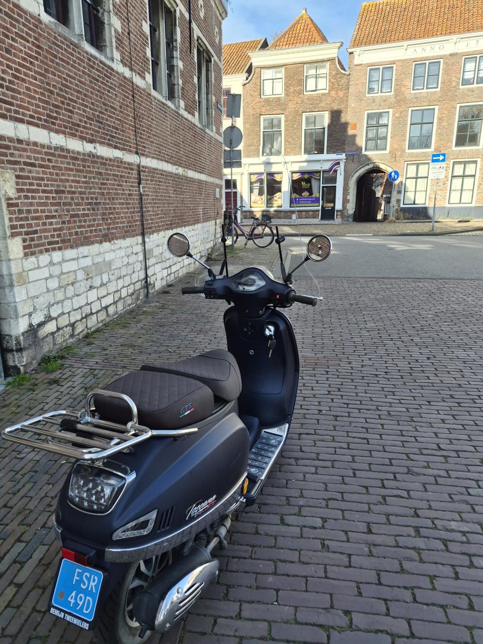 Leuke beginners scooter GTS Toscane Exclusieve 1,5 jr oud