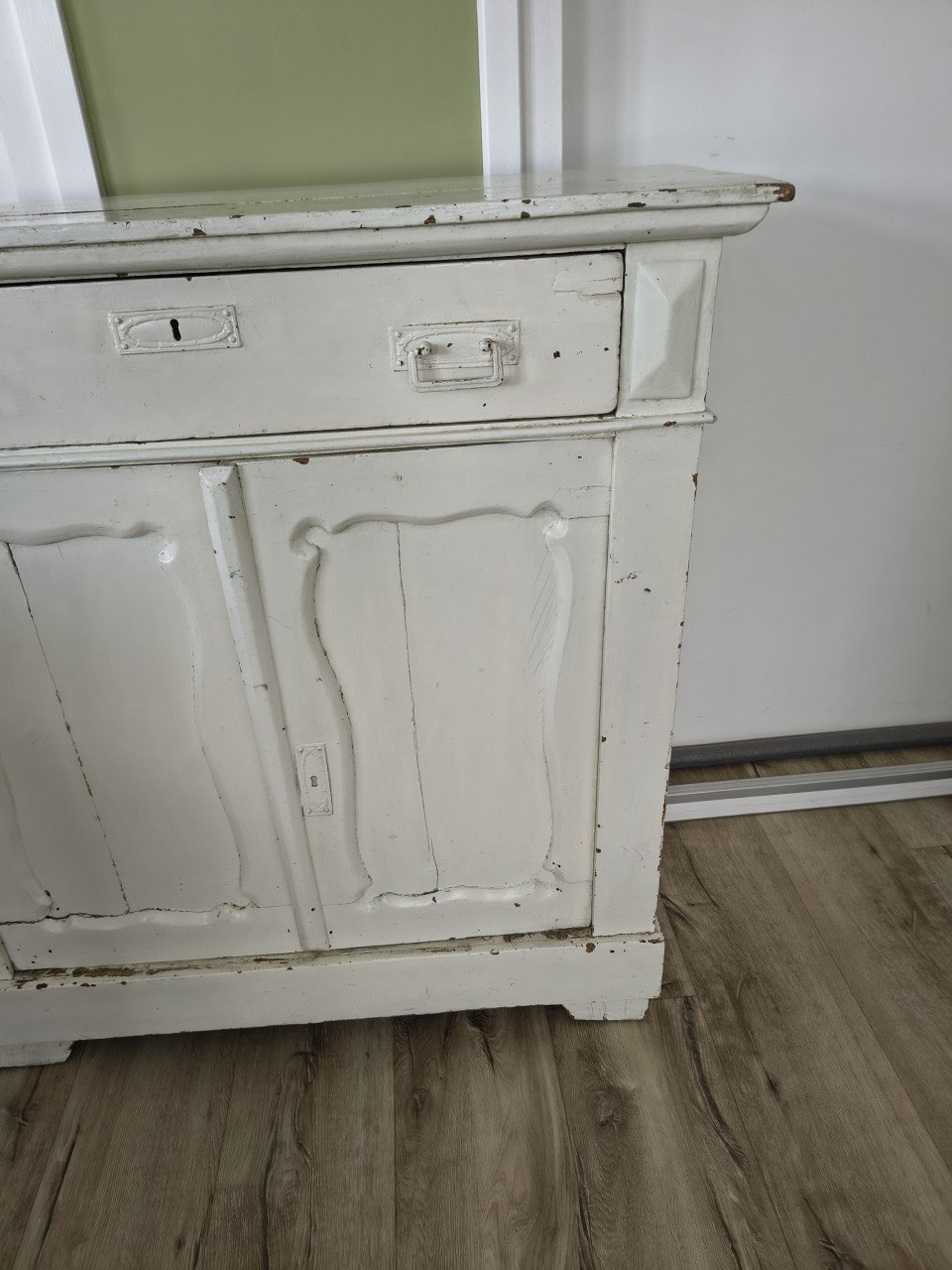 Fantastische witte brocante kast, biedermeier kast met lade.