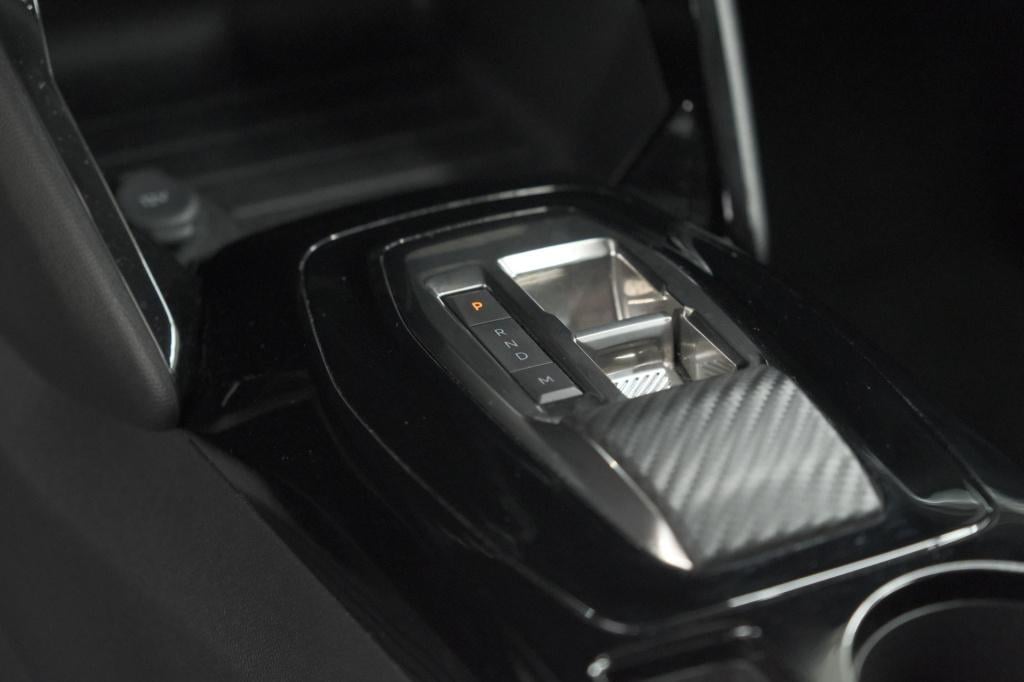 Peugeot 2008 puretech 130 eat8 allure pack | camera | parkeersensoren | key