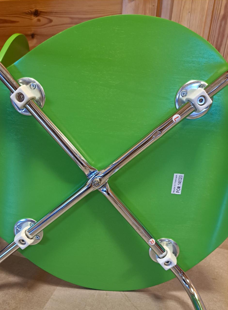 Twee groene houten vlinderstoeltjes in mooie staat