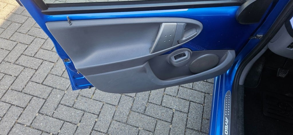 Toyota Aygo 1.0-12v dynamic blue