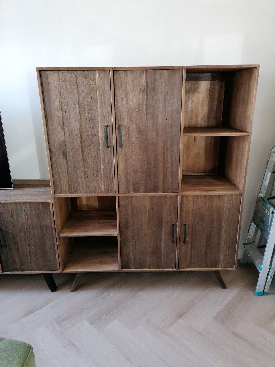 Dressoir en hoge kast
