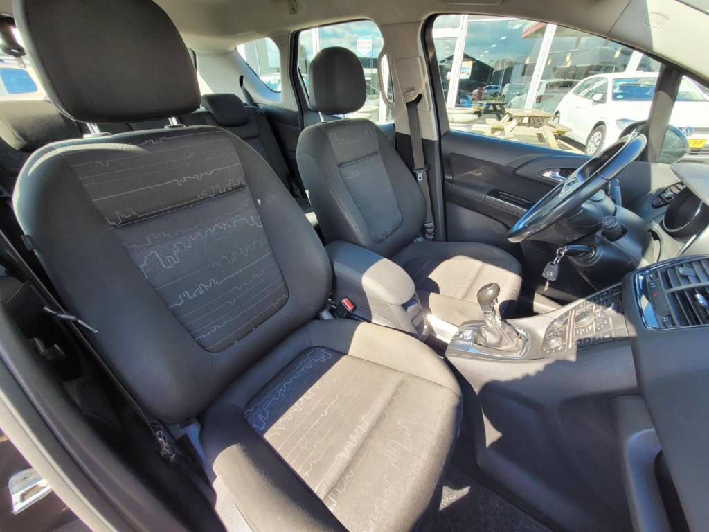 Opel Meriva 1.4 turbo cosmo 4250€ dit is de meeneemprijs/