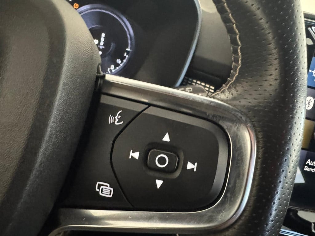 Volvo XC40 1.5 t4 recharge r-design