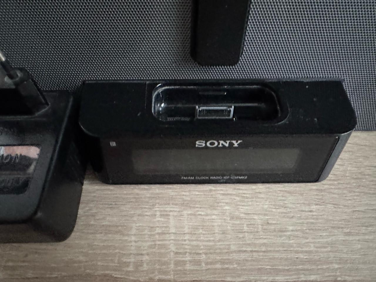 Sony Dream Machine ICF-C1iPMK2 Alarm Clock Radio & iPhone iPod Docking