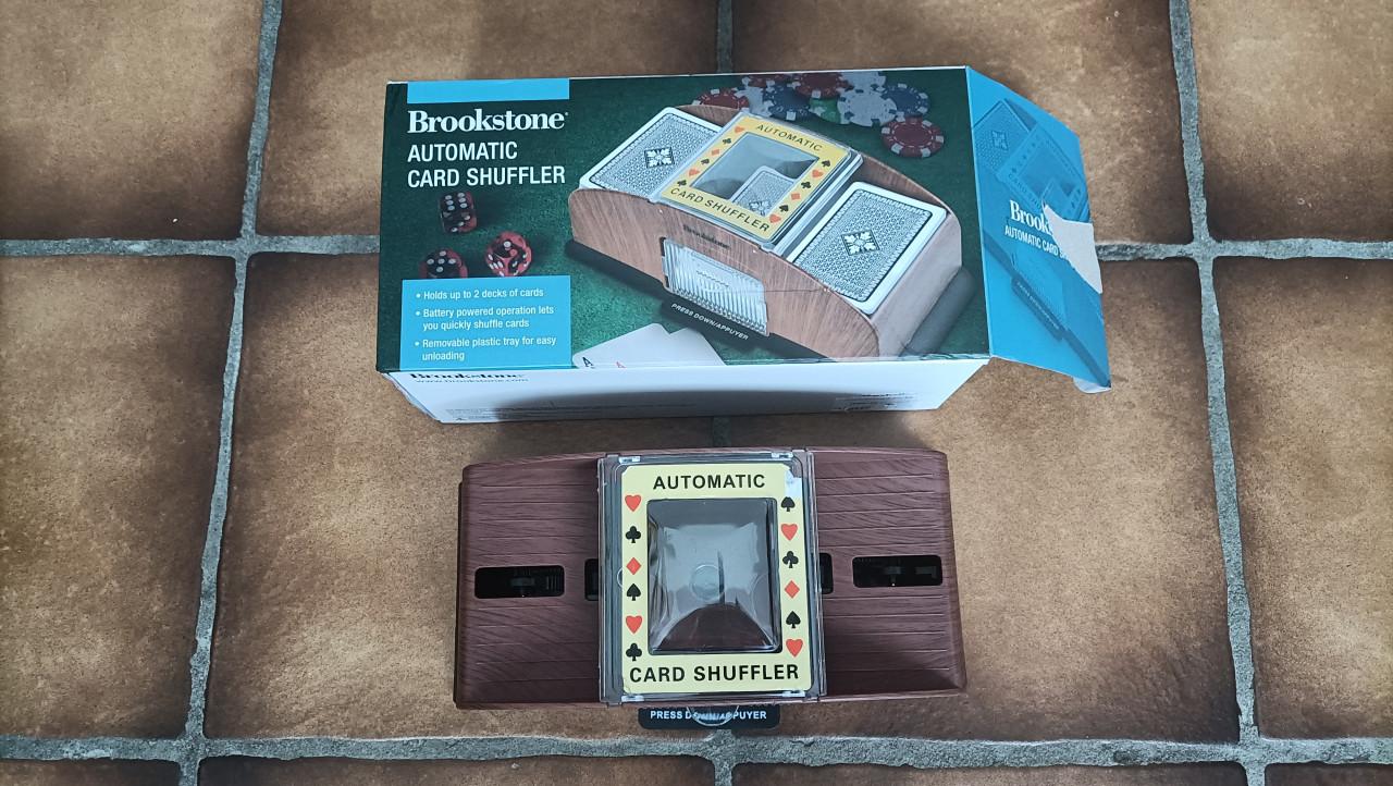 Speelkaarten kaarten schudmachine voor 2 kaarten decks.