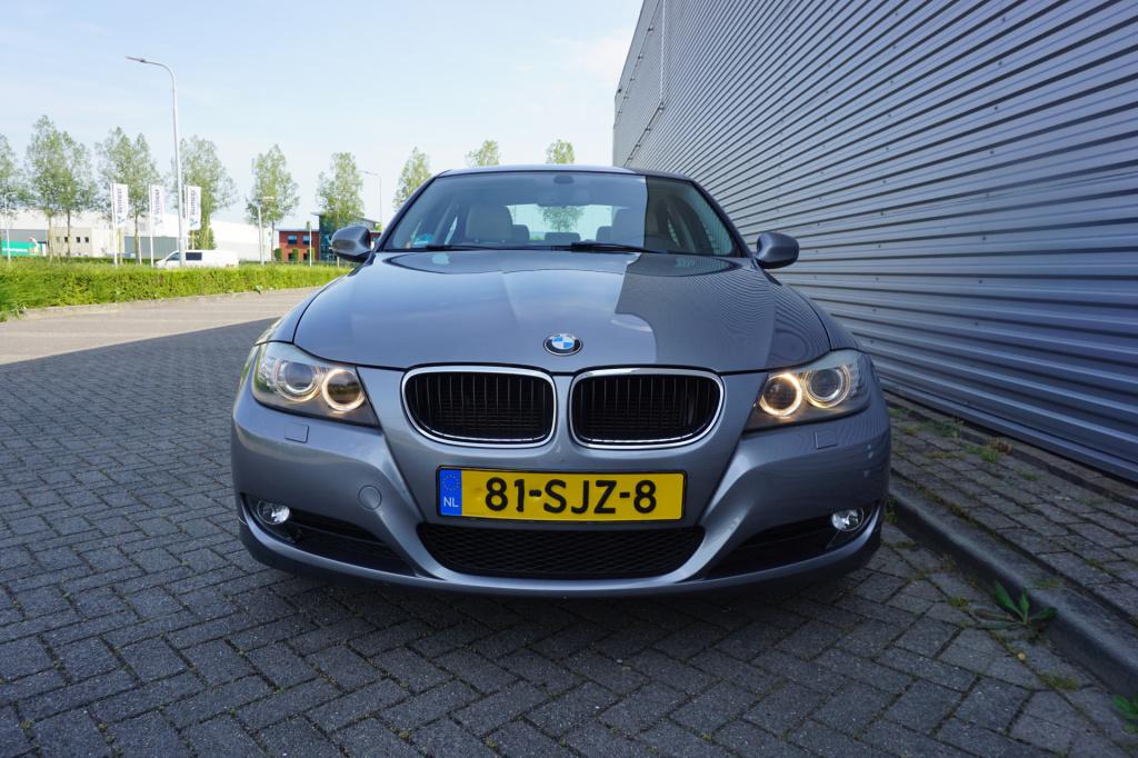 BMW 3-serie 318i corporate lease luxury line climate / navi / cruise / lede