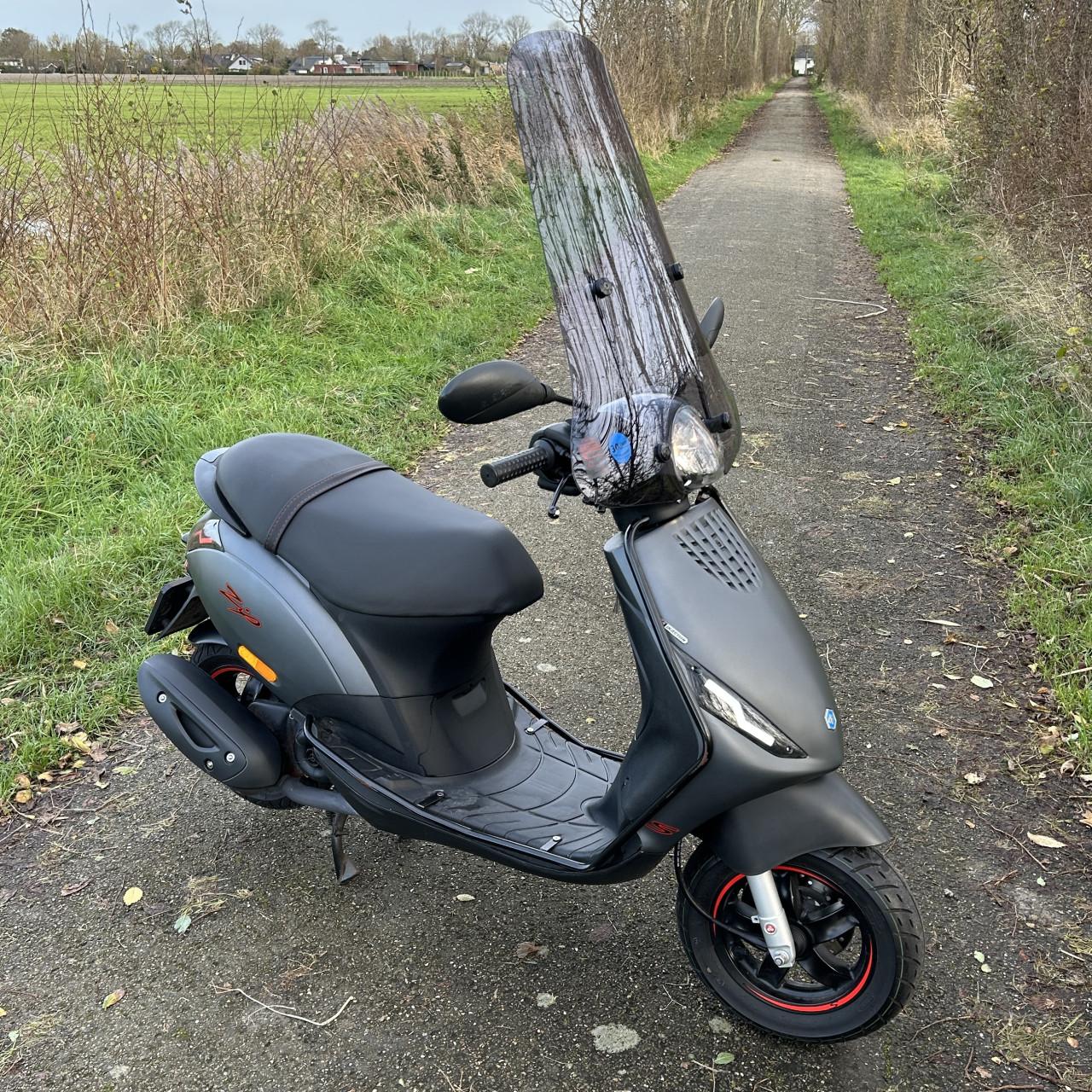 Piaggio Zip S Titanio Scooter 2022 - 4500km