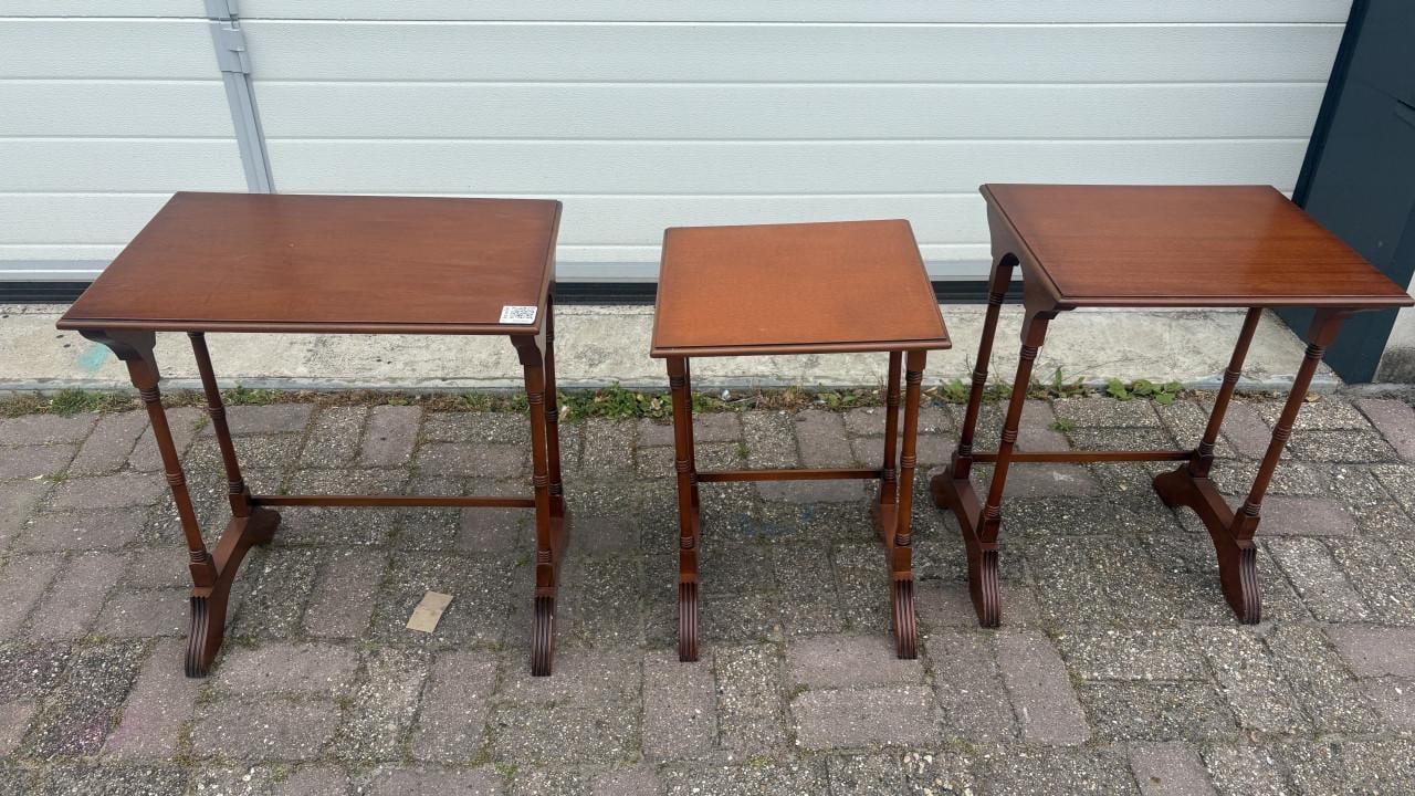 Setje bijzettafels