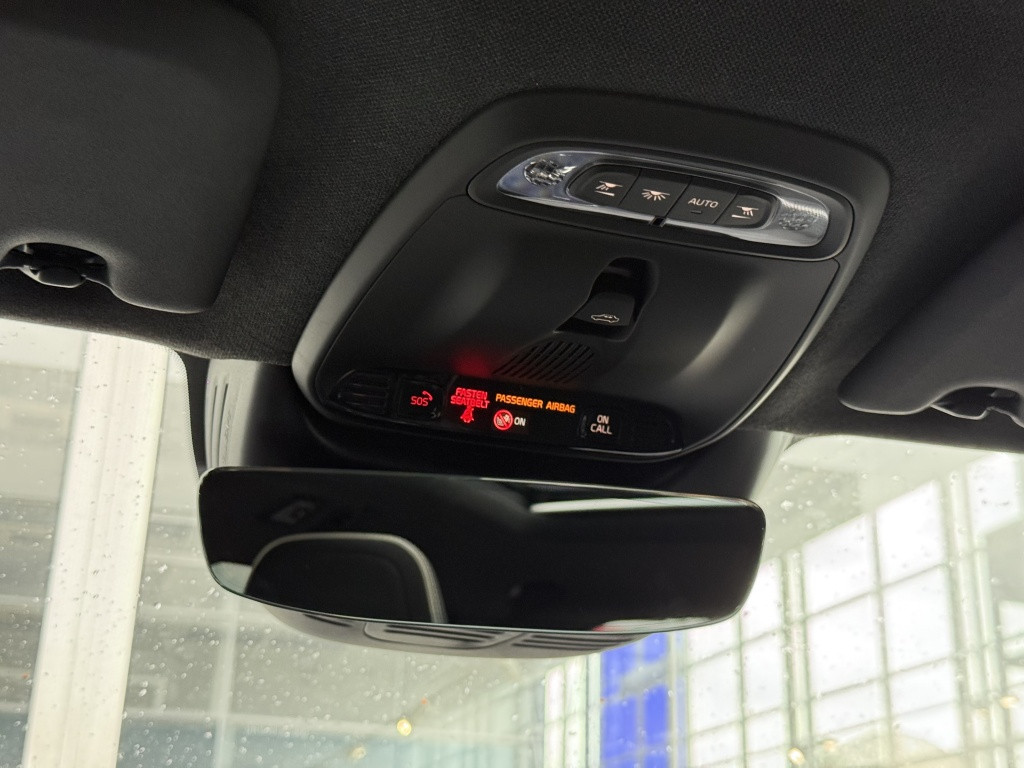 Volvo XC40 t5 262pk recharge r-design | full options !