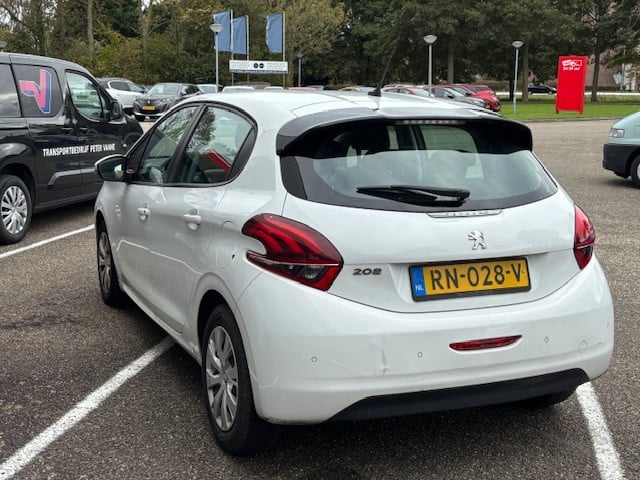 Peugeot 208 blue lion 1.2 pt-82pk 5d navigatie&bluetooth&apple carplay&andr