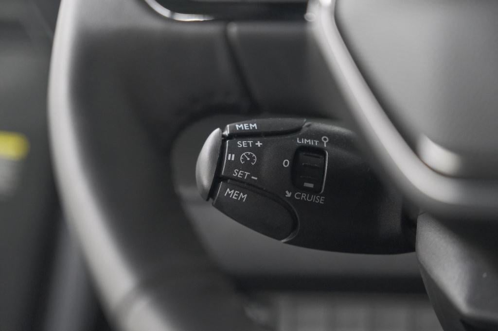 Peugeot 2008 puretech 100 allure | camera | navigatie | parkeersensoren | a