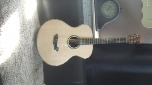 Prachtige handgemaakte GITAAR