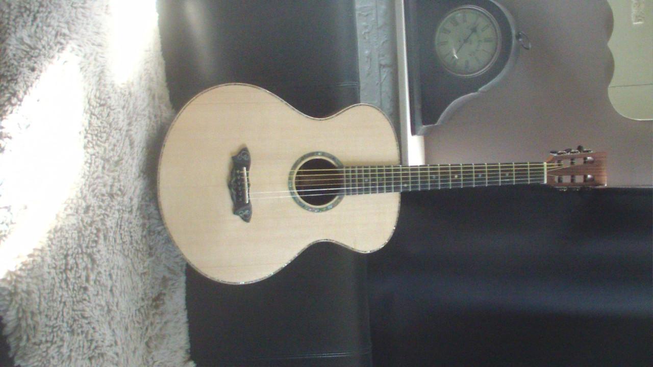Prachtige handgemaakte GITAAR