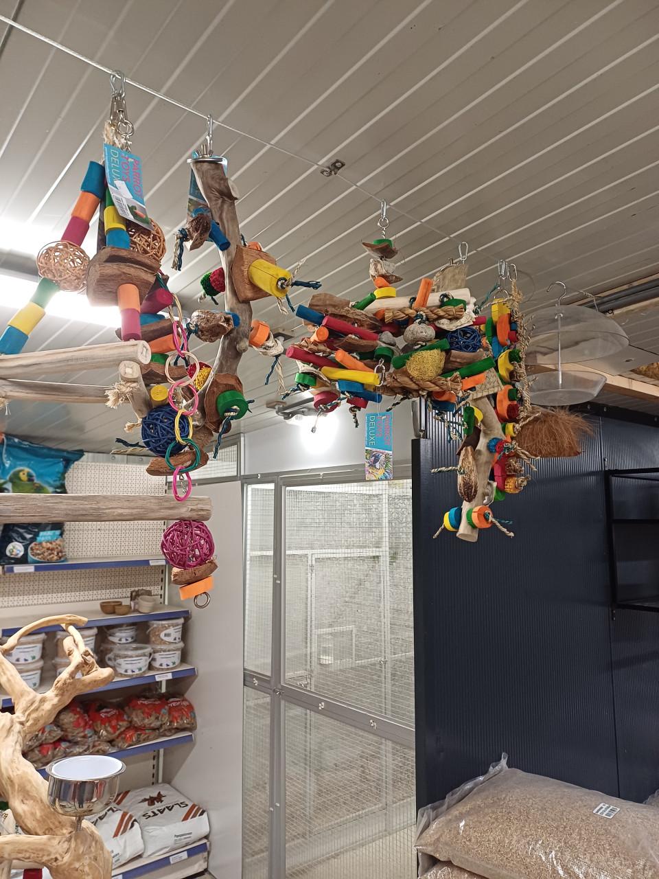 Grote keuze uit allerlei vogelspeelgoed