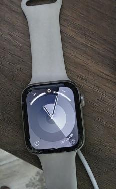 Apple Watch SE 2e gen met barst